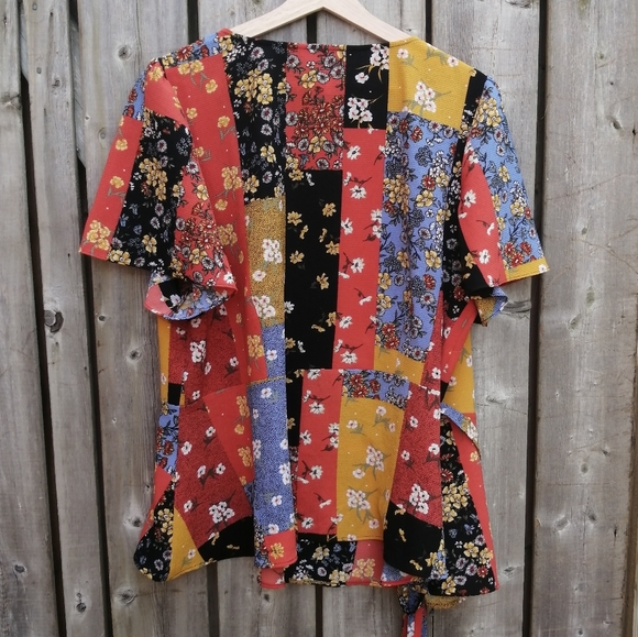 Wrap-around Blouse - Picture 5 of 5